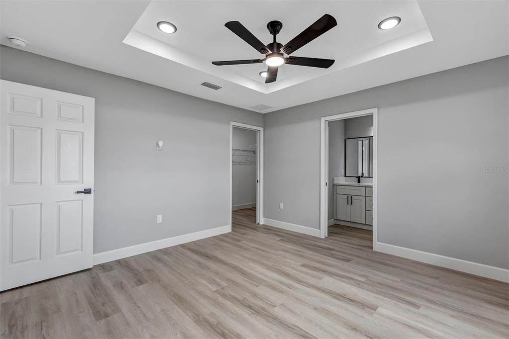 Active With Contract: $277,900 (3 beds, 2 baths, 1439 Square Feet)