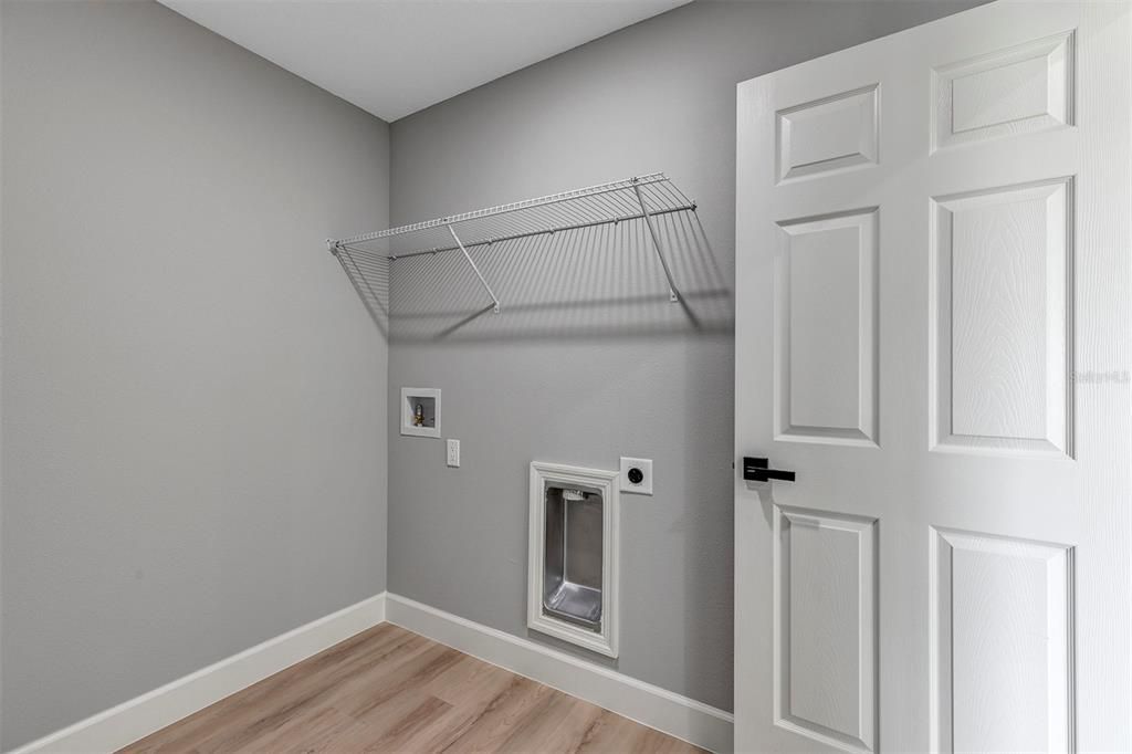 Active With Contract: $277,900 (3 beds, 2 baths, 1439 Square Feet)