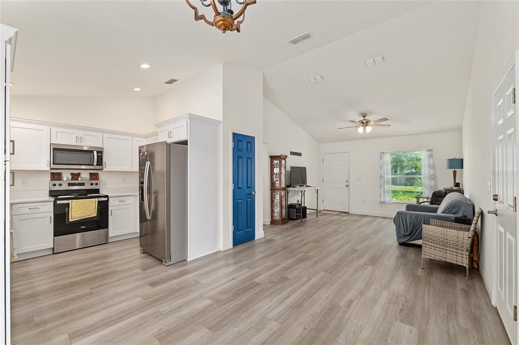 Active With Contract: $224,000 (3 beds, 2 baths, 1213 Square Feet)