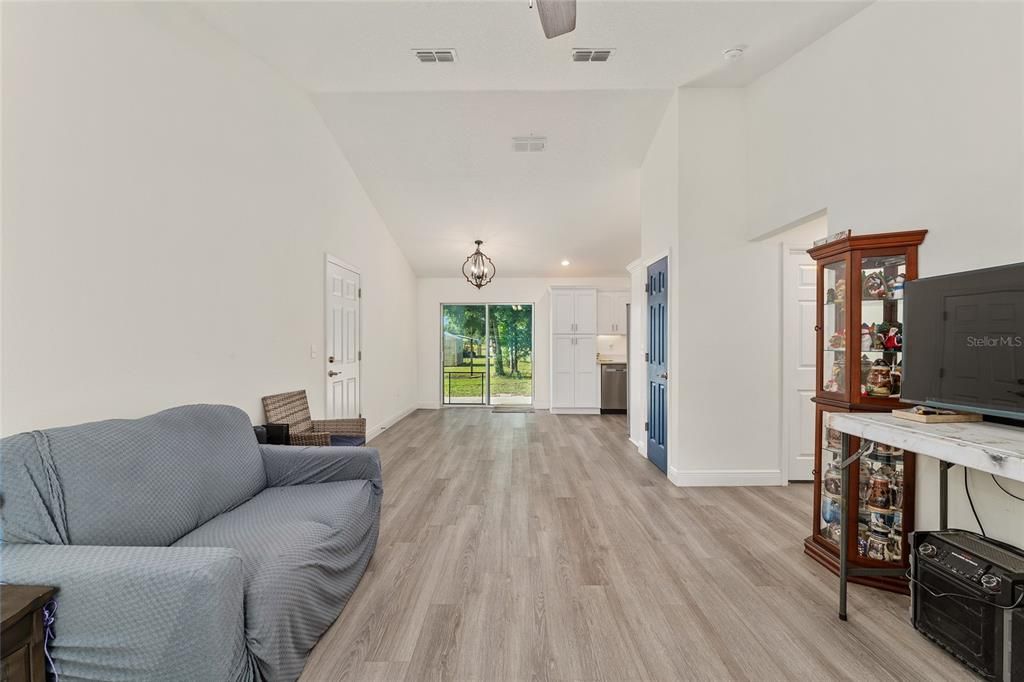 Active With Contract: $224,000 (3 beds, 2 baths, 1213 Square Feet)