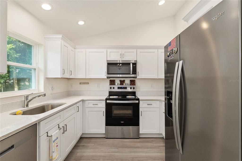 Active With Contract: $224,000 (3 beds, 2 baths, 1213 Square Feet)