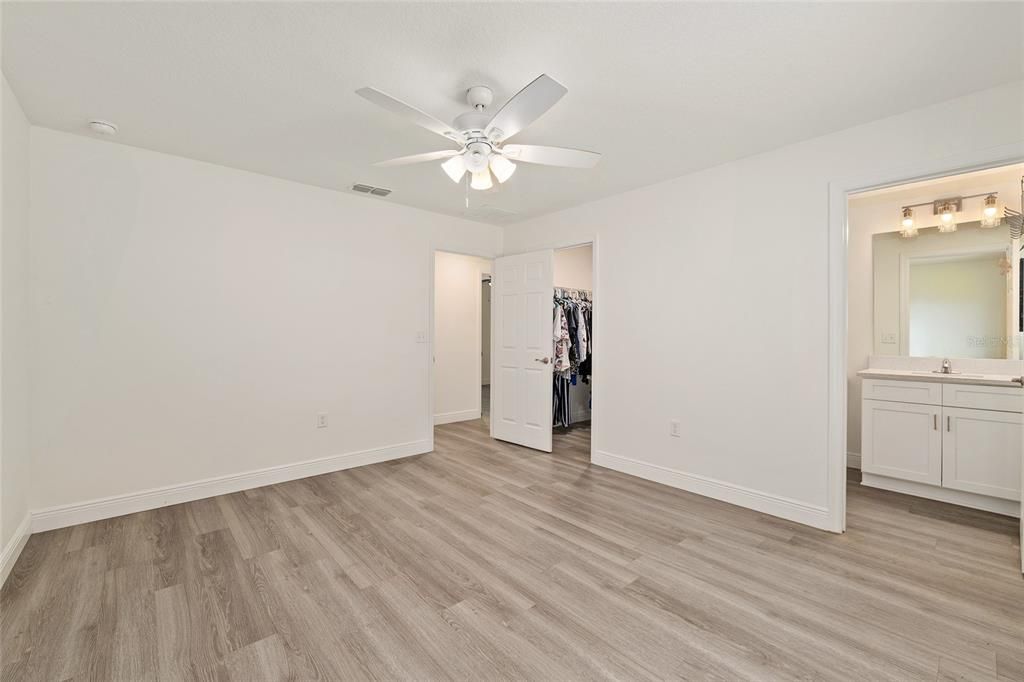 Active With Contract: $224,000 (3 beds, 2 baths, 1213 Square Feet)