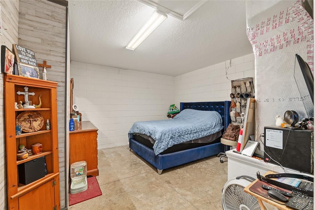 Active With Contract: $224,000 (3 beds, 2 baths, 1213 Square Feet)