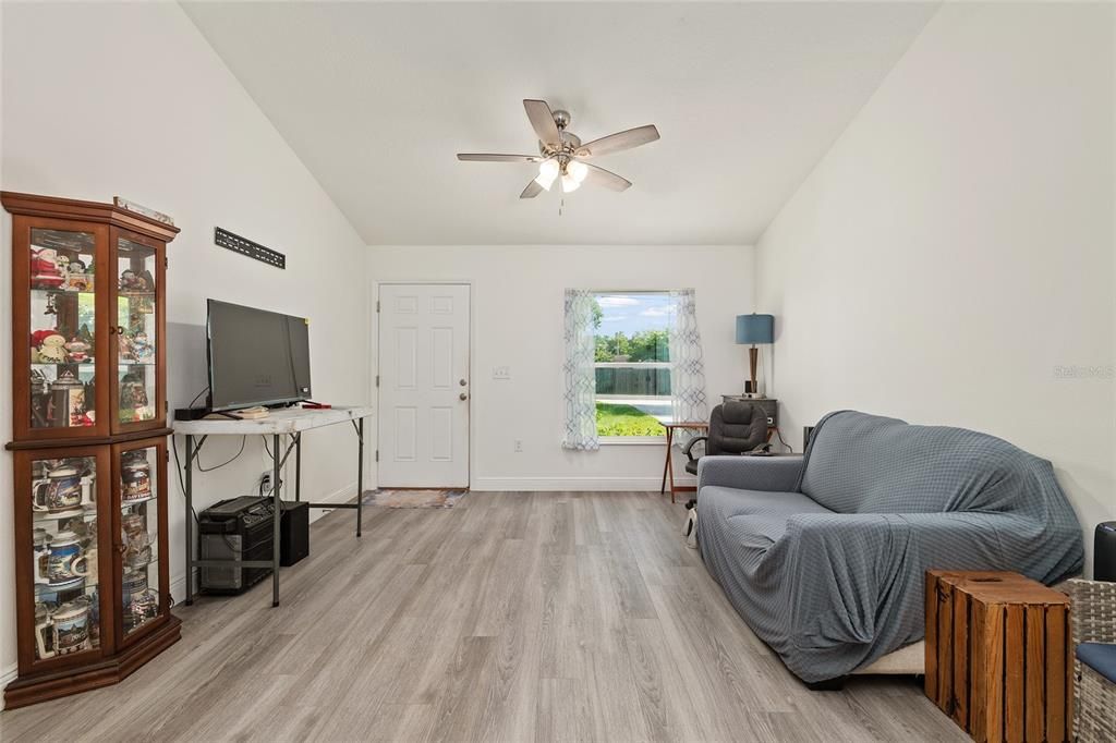 Active With Contract: $224,000 (3 beds, 2 baths, 1213 Square Feet)