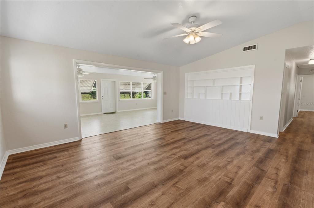 Activo con contrato: $449,900 (3 camas, 2 baños, 1640 Pies cuadrados)