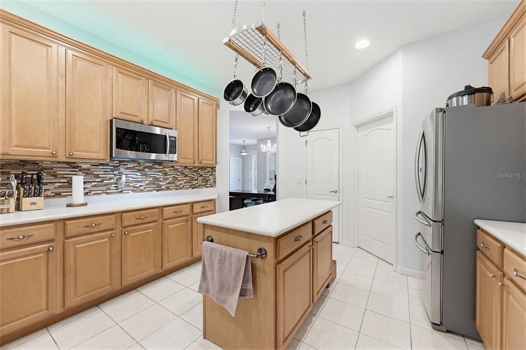 En Venta: $749,900 (4 camas, 3 baños, 3340 Pies cuadrados)