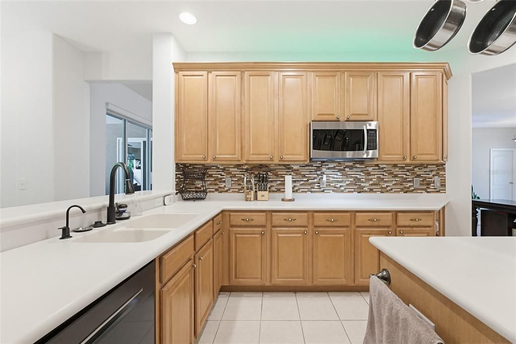 En Venta: $749,900 (4 camas, 3 baños, 3340 Pies cuadrados)