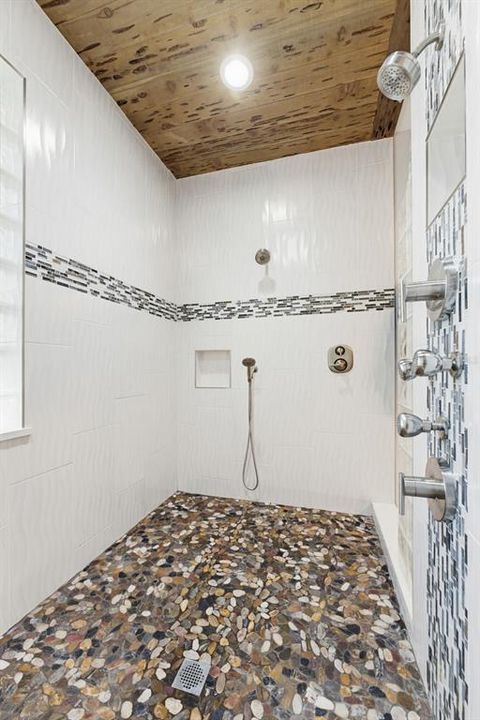 En Venta: $749,900 (4 camas, 3 baños, 3340 Pies cuadrados)