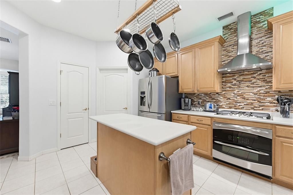 En Venta: $749,900 (4 camas, 3 baños, 3340 Pies cuadrados)
