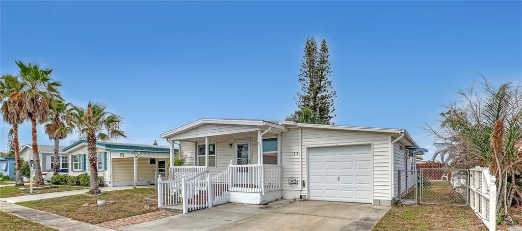 For Sale: $160,000 (2 beds, 2 baths, 1104 Square Feet)
