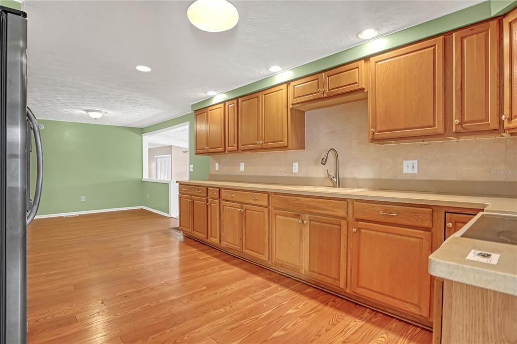 For Sale: $160,000 (2 beds, 2 baths, 1104 Square Feet)