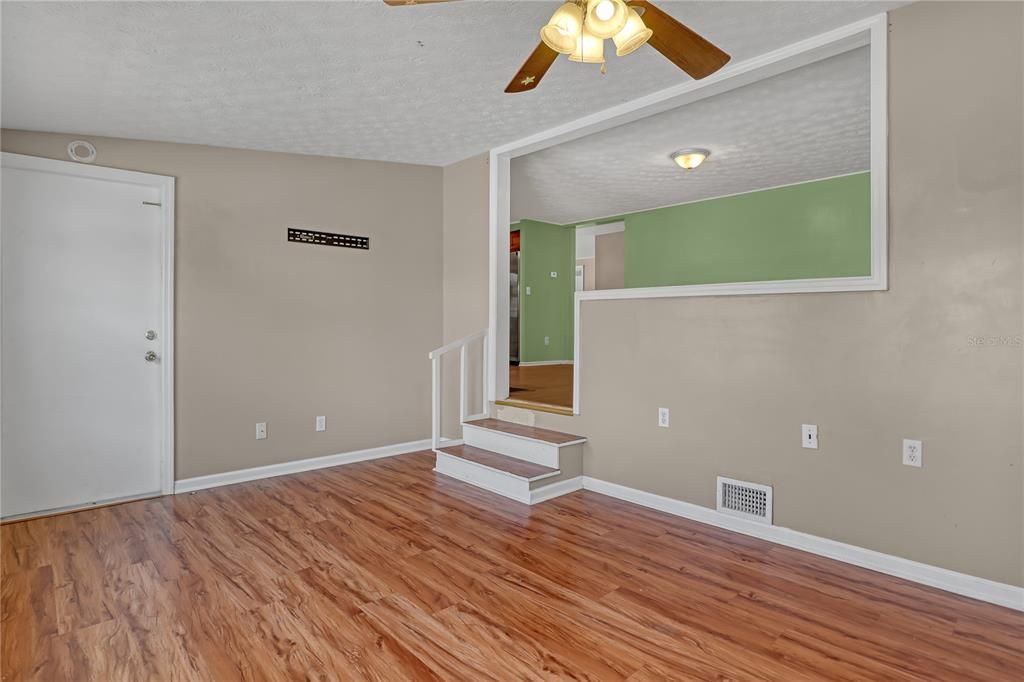 For Sale: $160,000 (2 beds, 2 baths, 1104 Square Feet)
