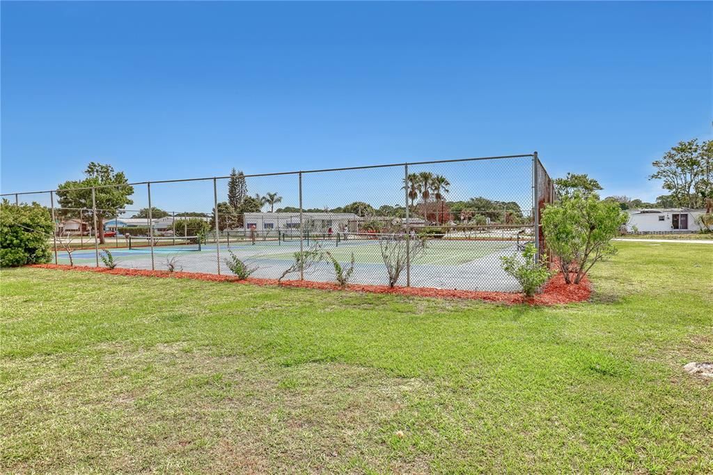 For Sale: $160,000 (2 beds, 2 baths, 1104 Square Feet)