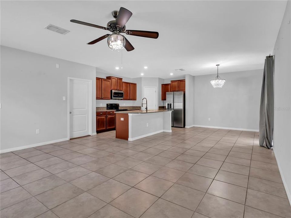 For Rent: $2,500 (4 beds, 2 baths, 1925 Square Feet)