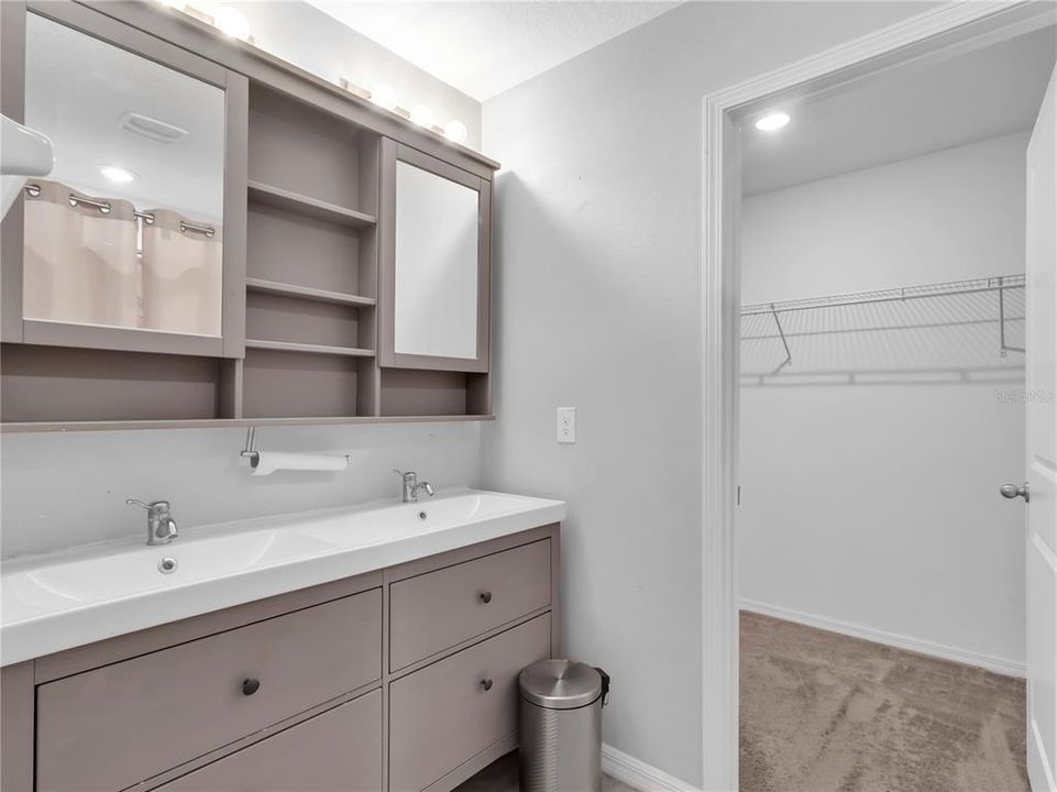 For Rent: $2,500 (4 beds, 2 baths, 1925 Square Feet)