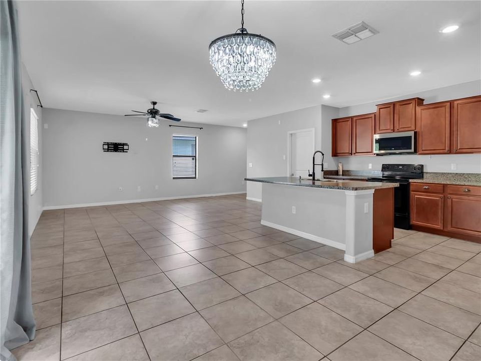For Rent: $2,500 (4 beds, 2 baths, 1925 Square Feet)