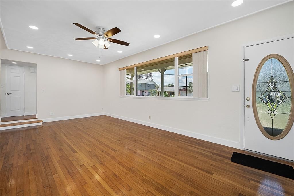 En Venta: $437,900 (3 camas, 2 baños, 1393 Pies cuadrados)