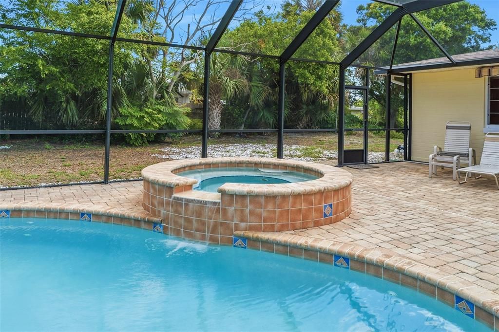 En Venta: $437,900 (3 camas, 2 baños, 1393 Pies cuadrados)