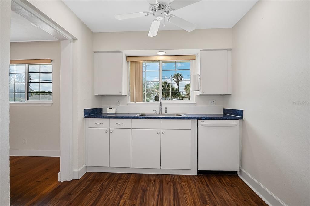 En Venta: $437,900 (3 camas, 2 baños, 1393 Pies cuadrados)