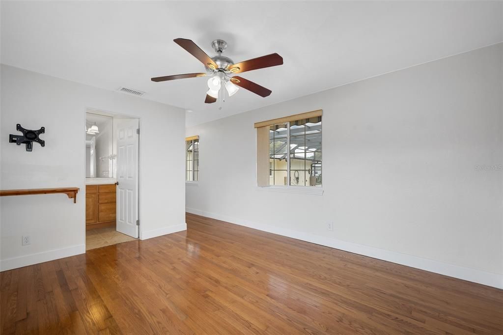 En Venta: $437,900 (3 camas, 2 baños, 1393 Pies cuadrados)