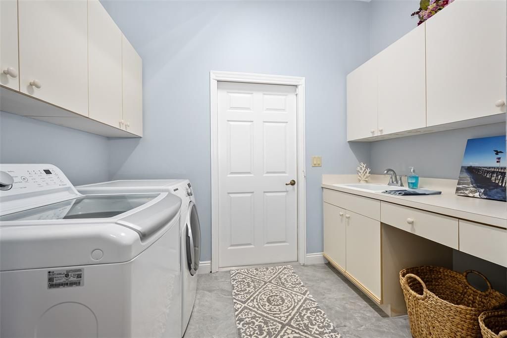 For Sale: $1,125,000 (4 beds, 4 baths, 5040 Square Feet)