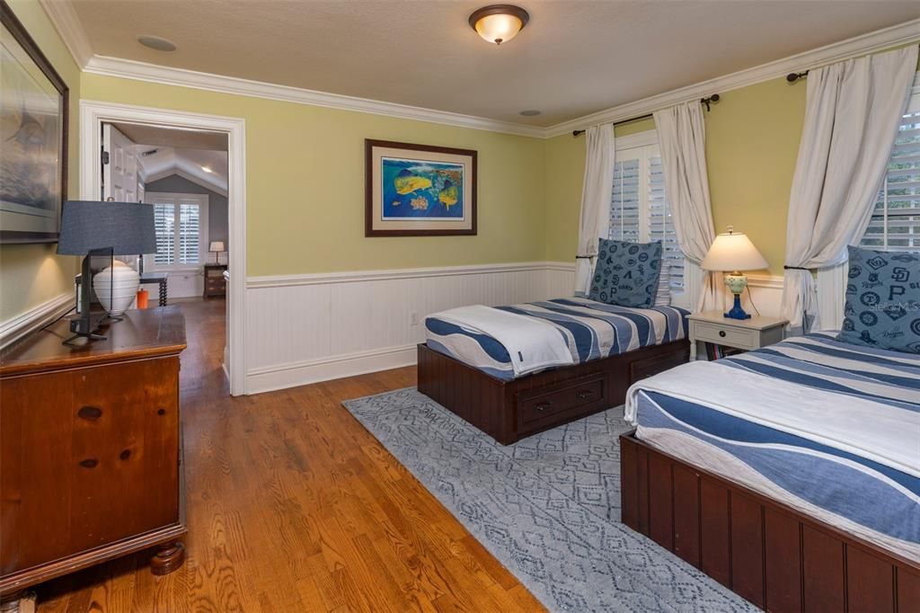 For Sale: $2,395,000 (5 beds, 3 baths, 3456 Square Feet)