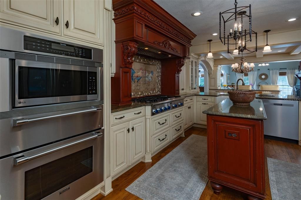For Sale: $2,395,000 (5 beds, 3 baths, 3456 Square Feet)