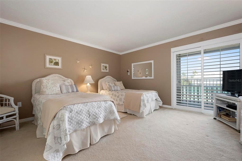 For Sale: $589,900 (2 beds, 2 baths, 1479 Square Feet)