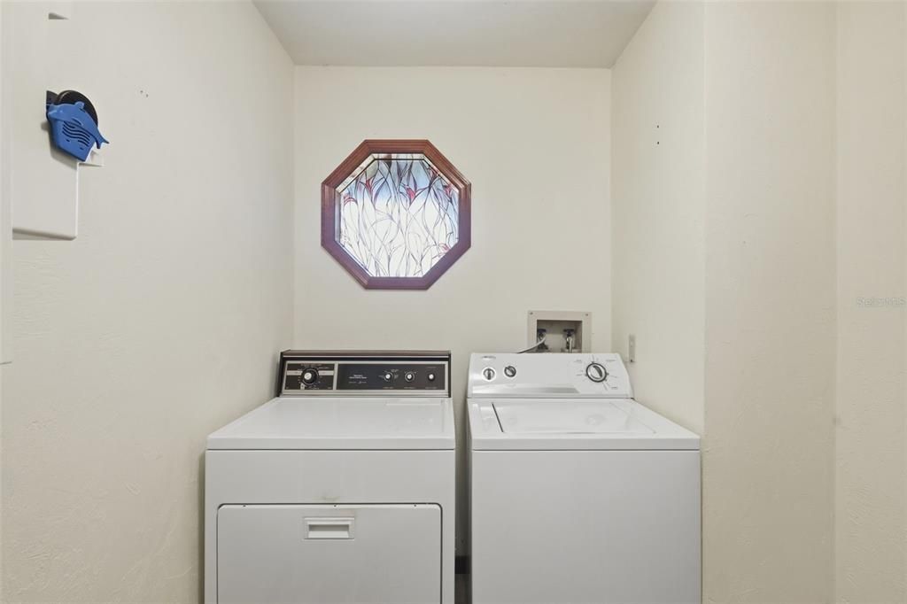 For Sale: $385,000 (3 beds, 2 baths, 1959 Square Feet)