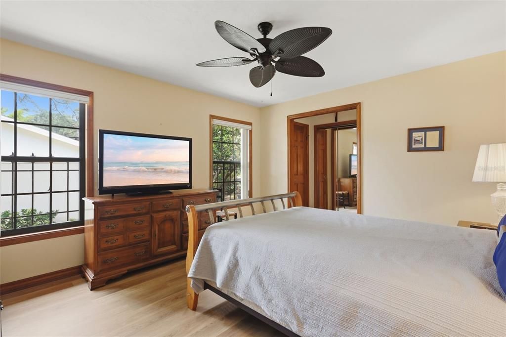 For Sale: $385,000 (3 beds, 2 baths, 1959 Square Feet)