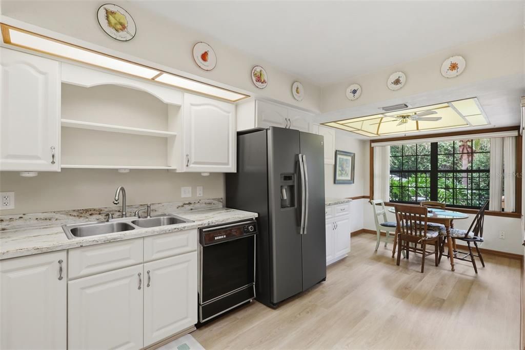 For Sale: $385,000 (3 beds, 2 baths, 1959 Square Feet)