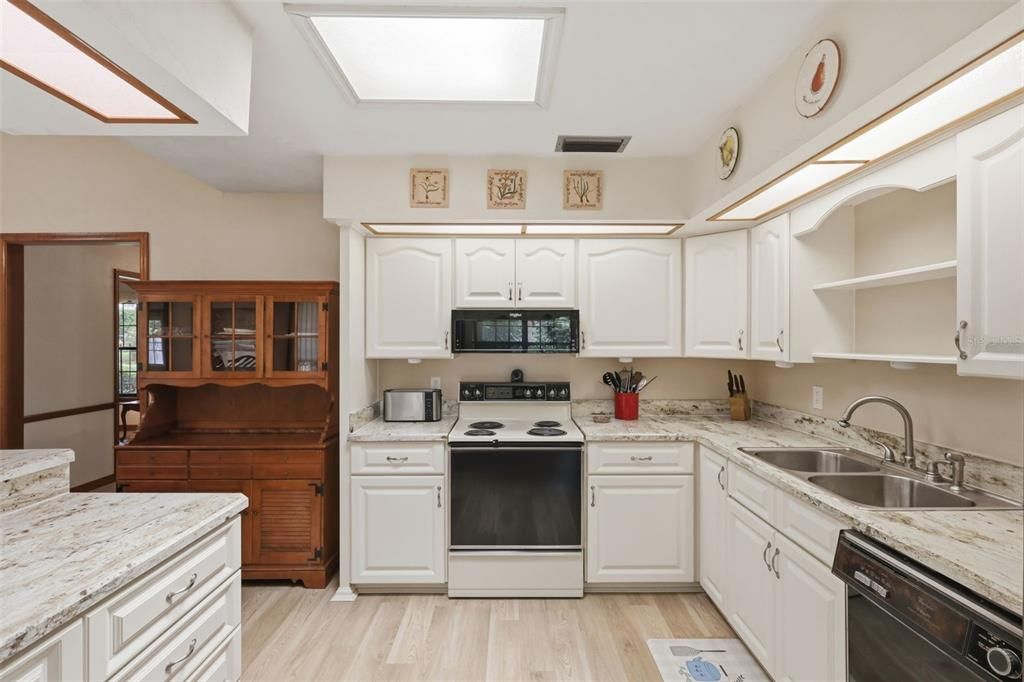 For Sale: $385,000 (3 beds, 2 baths, 1959 Square Feet)