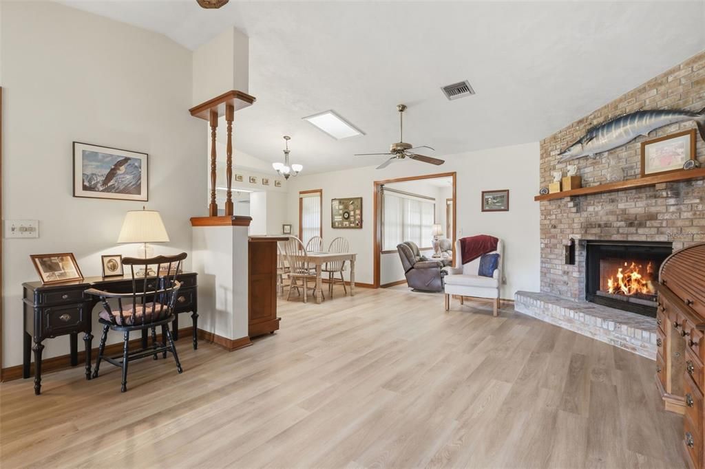 For Sale: $385,000 (3 beds, 2 baths, 1959 Square Feet)