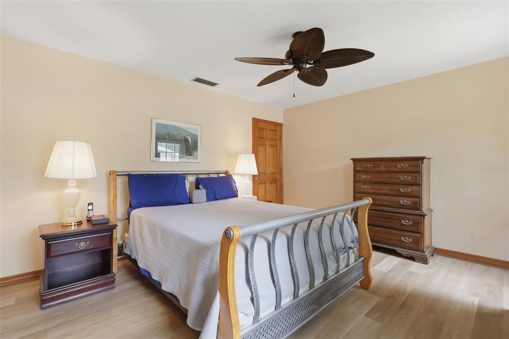 For Sale: $385,000 (3 beds, 2 baths, 1959 Square Feet)