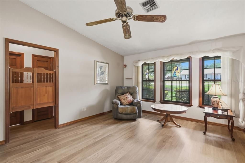 For Sale: $385,000 (3 beds, 2 baths, 1959 Square Feet)