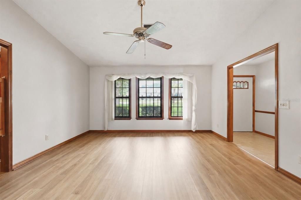 For Sale: $385,000 (3 beds, 2 baths, 1959 Square Feet)