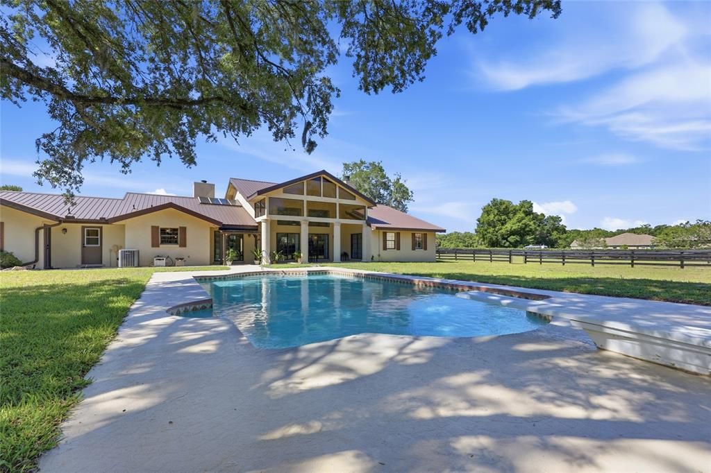 For Sale: $799,000 (4 beds, 2 baths, 3611 Square Feet)