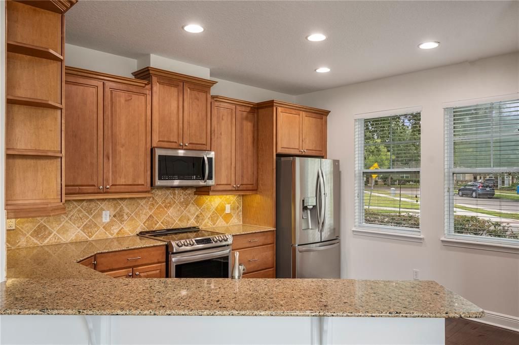 Activo con contrato: $445,000 (4 camas, 3 baños, 1905 Pies cuadrados)