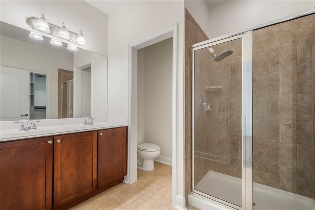 Activo con contrato: $445,000 (4 camas, 3 baños, 1905 Pies cuadrados)