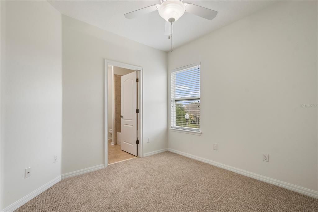 Activo con contrato: $445,000 (4 camas, 3 baños, 1905 Pies cuadrados)