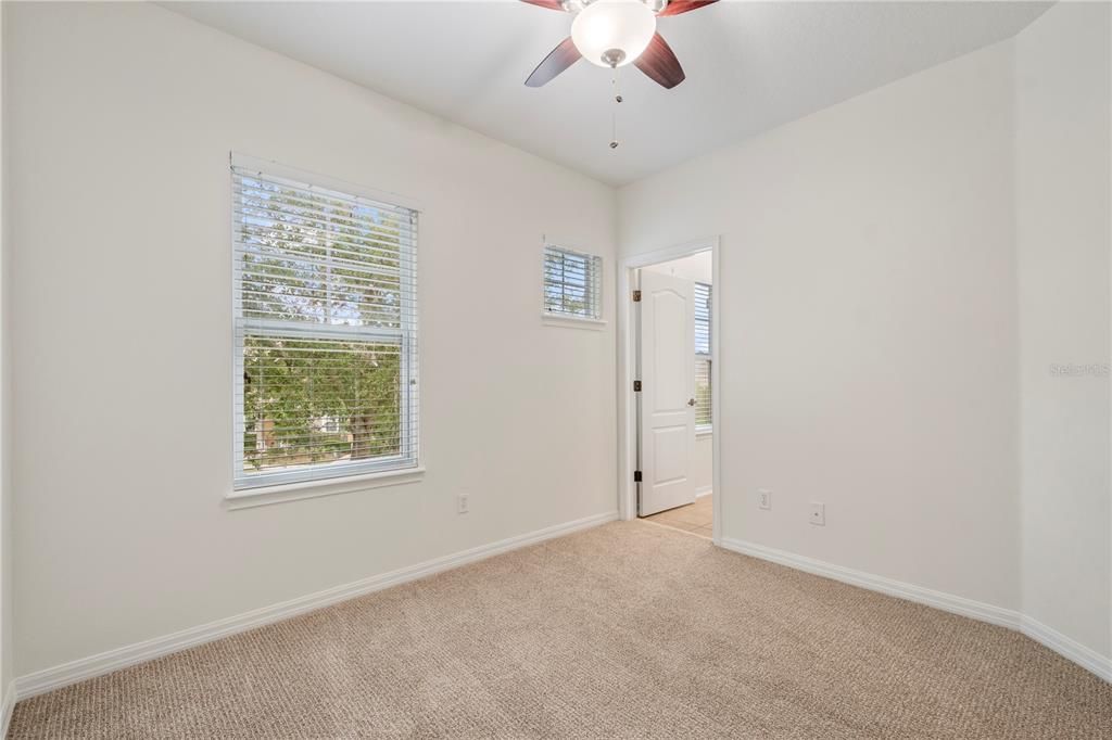 Activo con contrato: $445,000 (4 camas, 3 baños, 1905 Pies cuadrados)