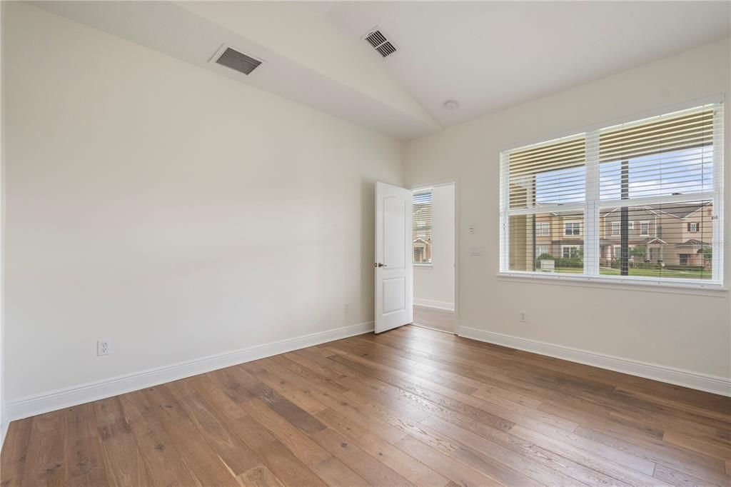 Activo con contrato: $445,000 (4 camas, 3 baños, 1905 Pies cuadrados)