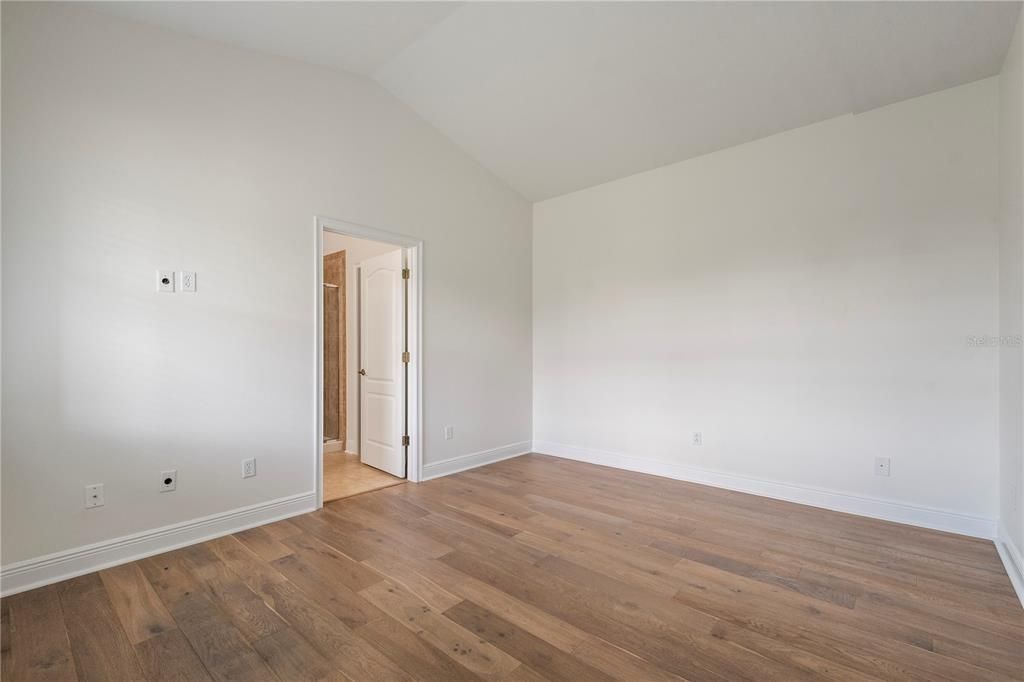 Activo con contrato: $445,000 (4 camas, 3 baños, 1905 Pies cuadrados)