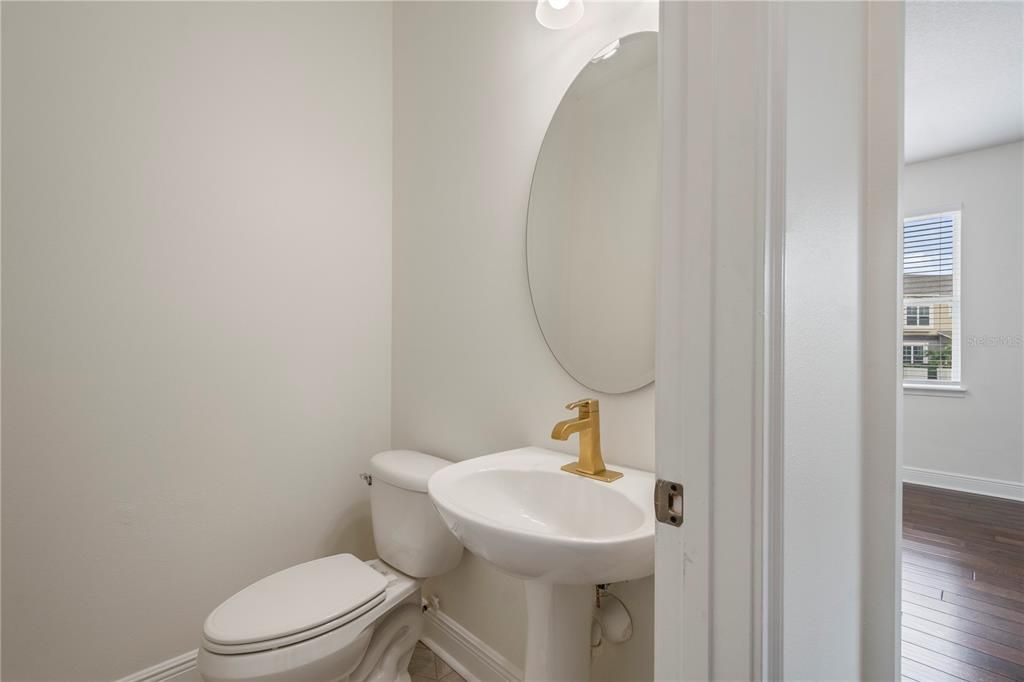 Activo con contrato: $445,000 (4 camas, 3 baños, 1905 Pies cuadrados)