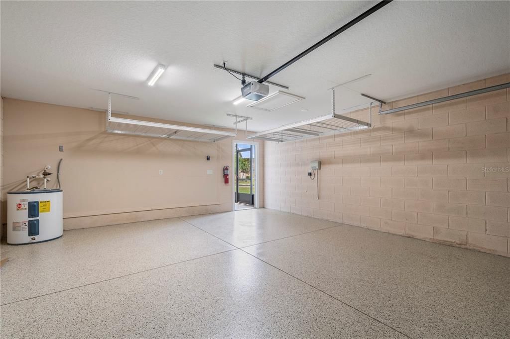 Activo con contrato: $445,000 (4 camas, 3 baños, 1905 Pies cuadrados)