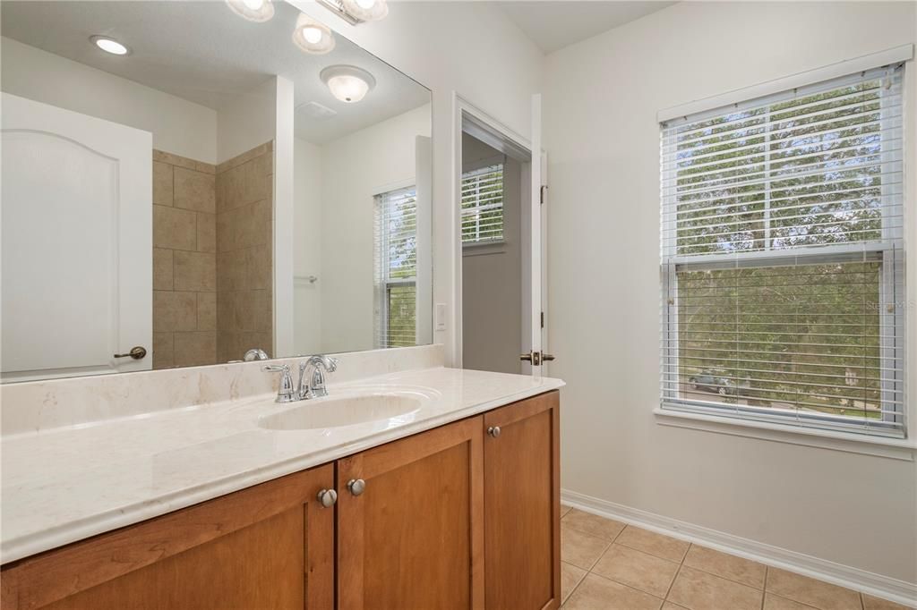 Activo con contrato: $445,000 (4 camas, 3 baños, 1905 Pies cuadrados)