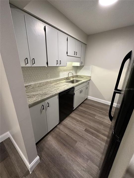 For Sale: $110,000 (1 beds, 1 baths, 760 Square Feet)