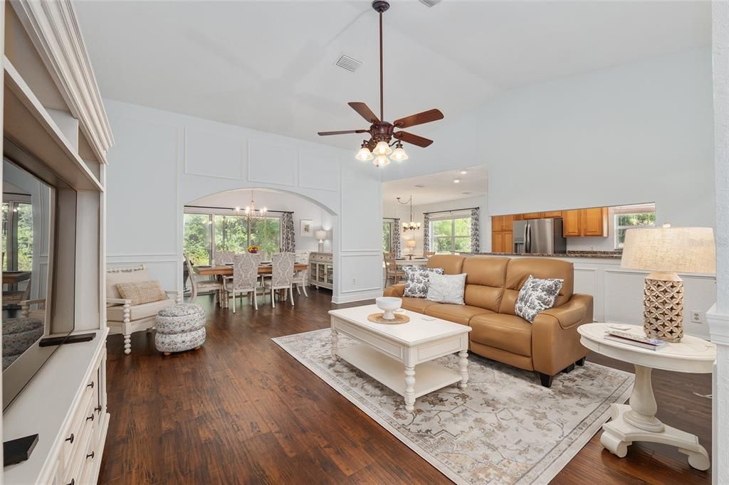 For Sale: $335,000 (3 beds, 2 baths, 1847 Square Feet)