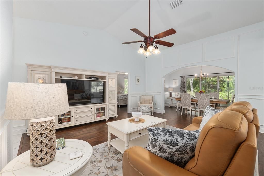 For Sale: $335,000 (3 beds, 2 baths, 1847 Square Feet)