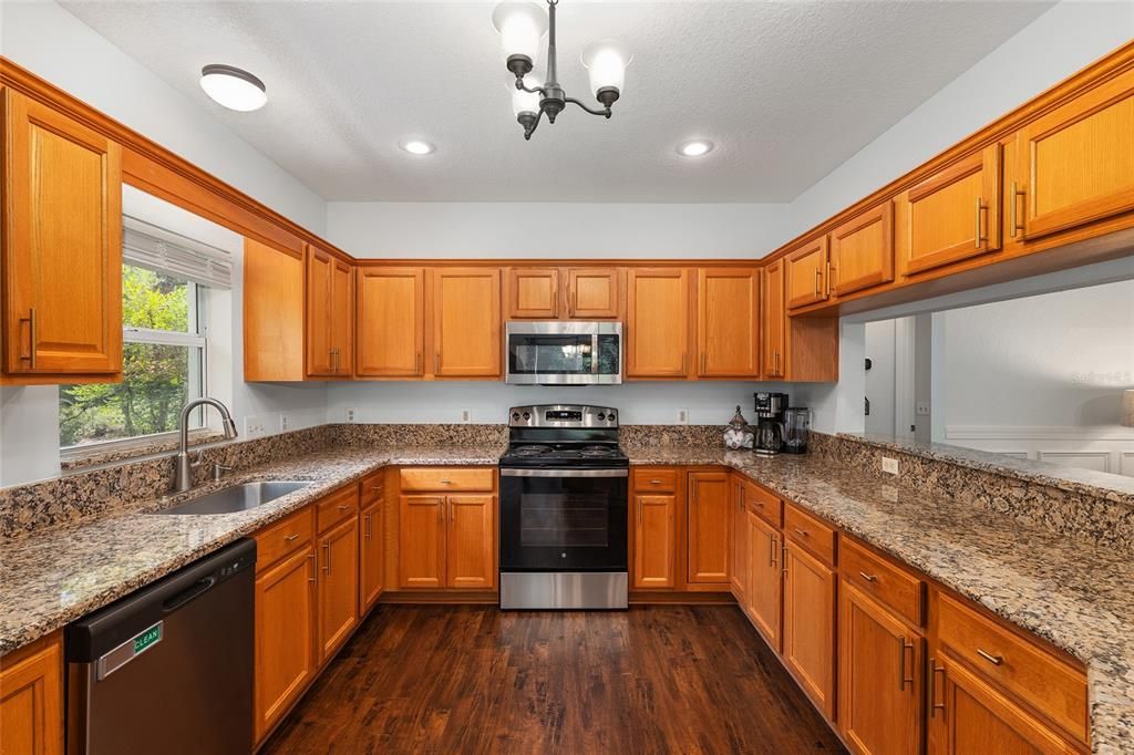 For Sale: $335,000 (3 beds, 2 baths, 1847 Square Feet)